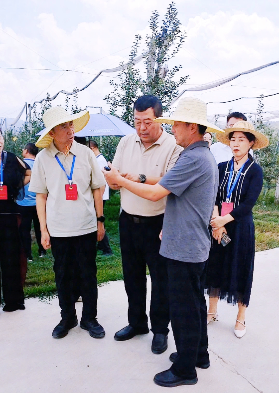  銅川市王益區(qū)政協(xié)委員一行人員來(lái)益民現(xiàn)代農(nóng)業(yè)園區(qū)觀(guān)摩益民農(nóng)業(yè)數(shù)字種植業(yè)創(chuàng)新應(yīng)
